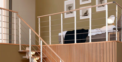 Horizontal Landing banister with balusters in white and oak handrail