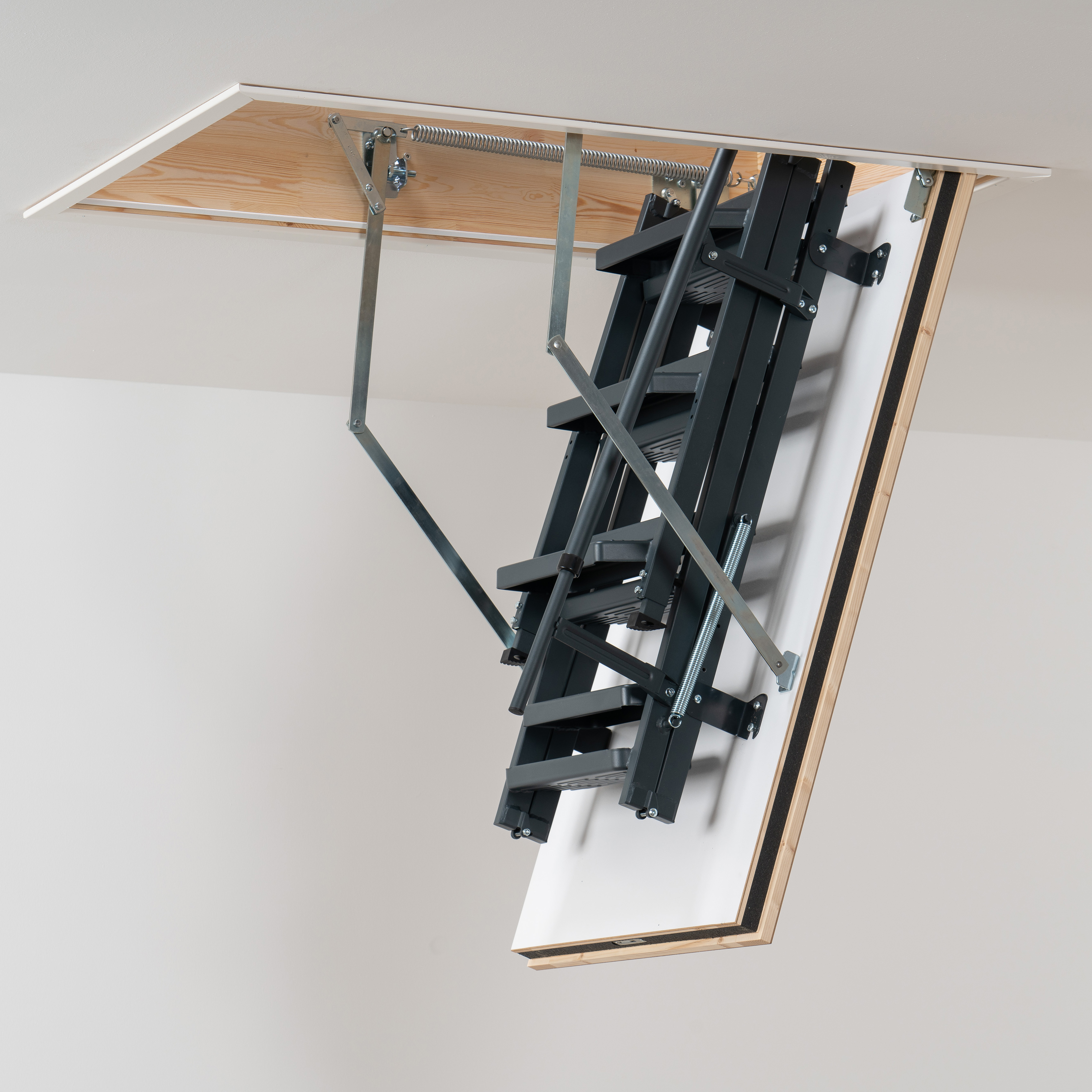 Fire-resistant loft ladder with steel ladder