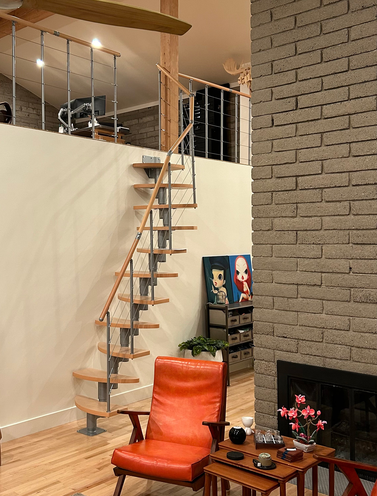 Small Quarter turn staircase in black in a small kitchen 