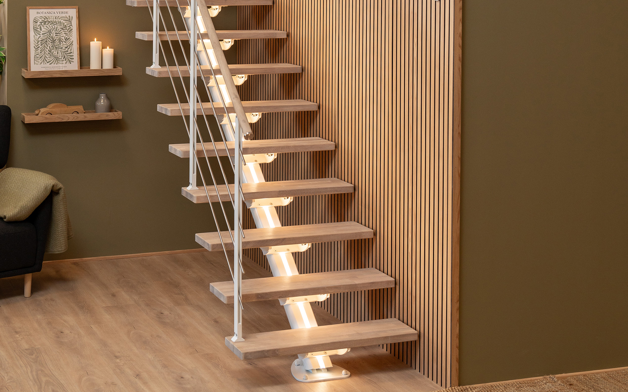 Spiral staircase in black in hallway  