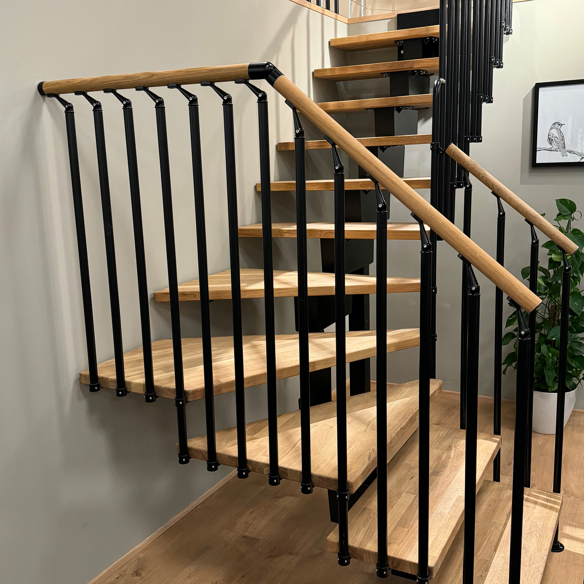 Landing banister for open floor upstair bedroom